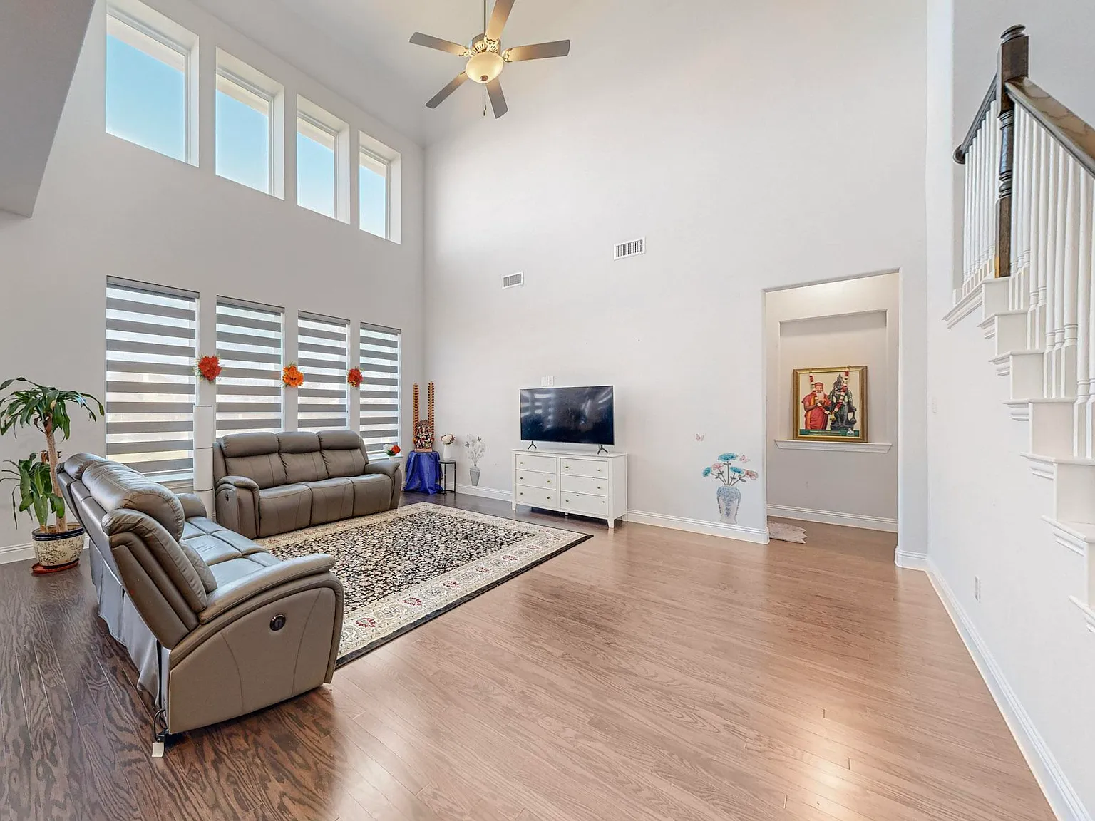 5 bed, 3800 sqft, $3,499 — Photo 4