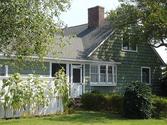 4th image of 1 Bayberry Ln