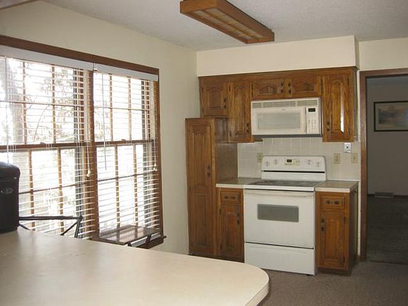 3rd image of 513 SE Richardson Pl
