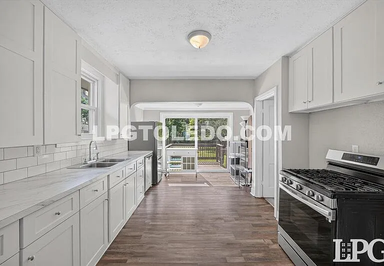 544 Woodsdale Ave — Photo 13