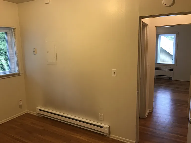1430 SW Moss St — Photo 15