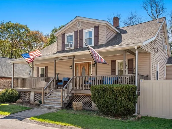 16 Elizabeth Ave, Smithfield, RI 02917