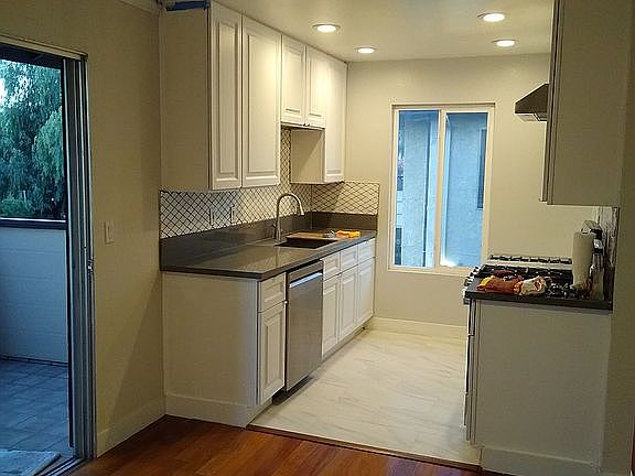 3rd image of 5914 Murietta Ave APT C