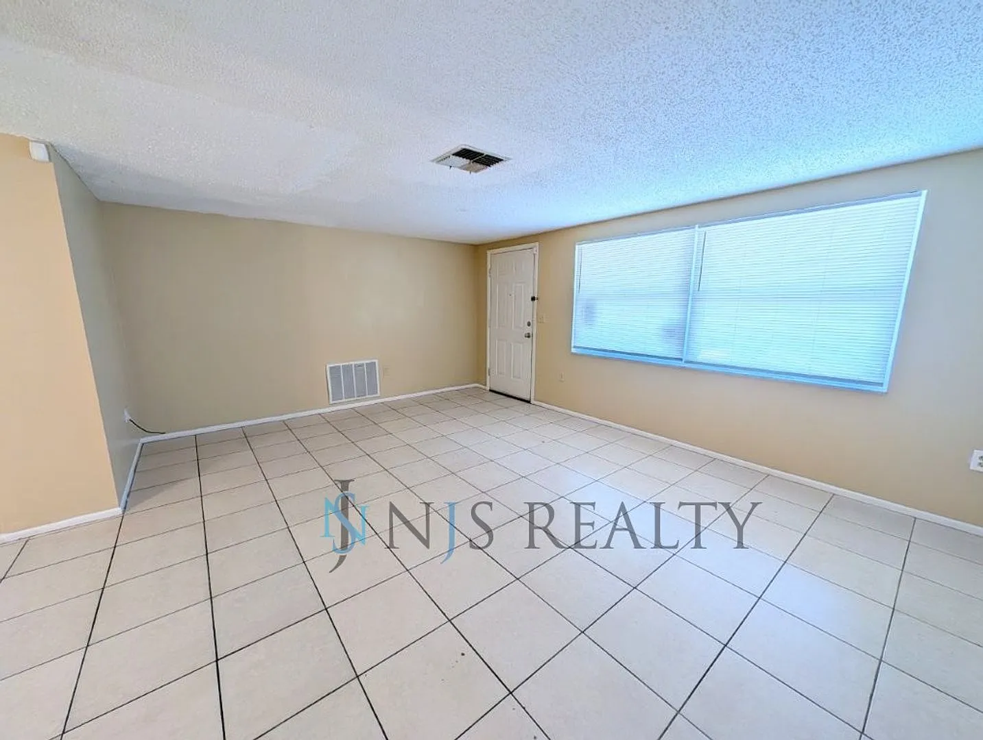 Huge 2/2/1 1400 Sq. Ft. With All Tile Floors, New Kitchen & Bath Renovation!! — Photo 3