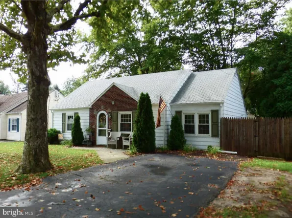 8 Maplewood Ave, Carneys Pt, NJ 08069