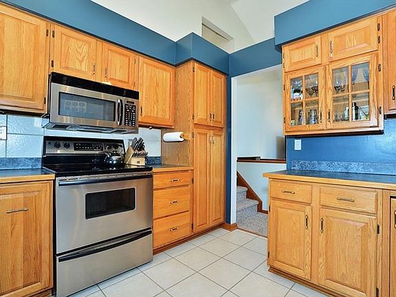 4th image of 301 S Highlander Heights Dr