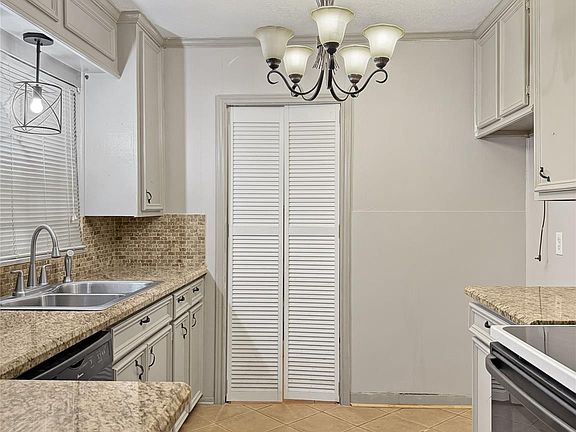 4th image of 10437 Wolbrook St