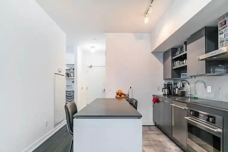 1030 King St W #221 — Photo 5