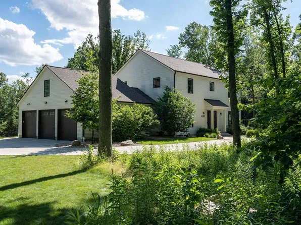 6585 Division STREET, Mequon, WI 53092