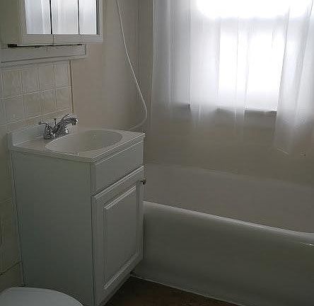5th image of 312 N Noyes Blvd APT 8