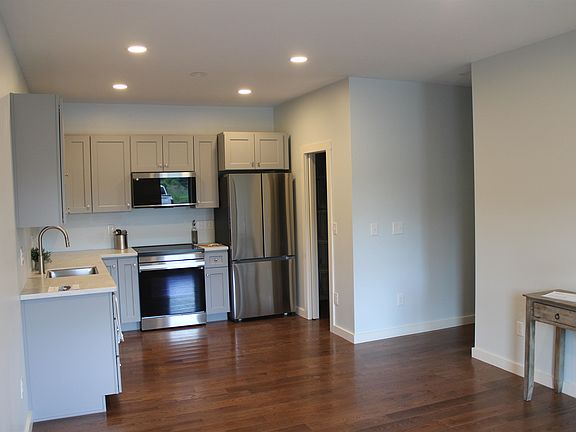 4th image of 481 B Gilman Road #B