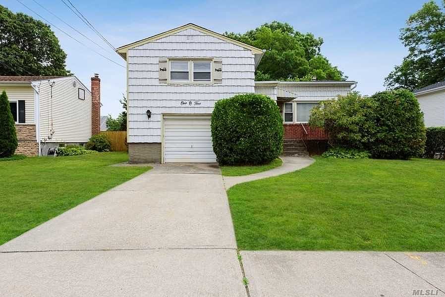 1st image of 105 2nd Ave