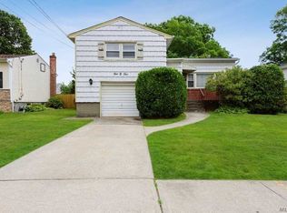 105 2nd Ave, Massapequa Park, NY 11762