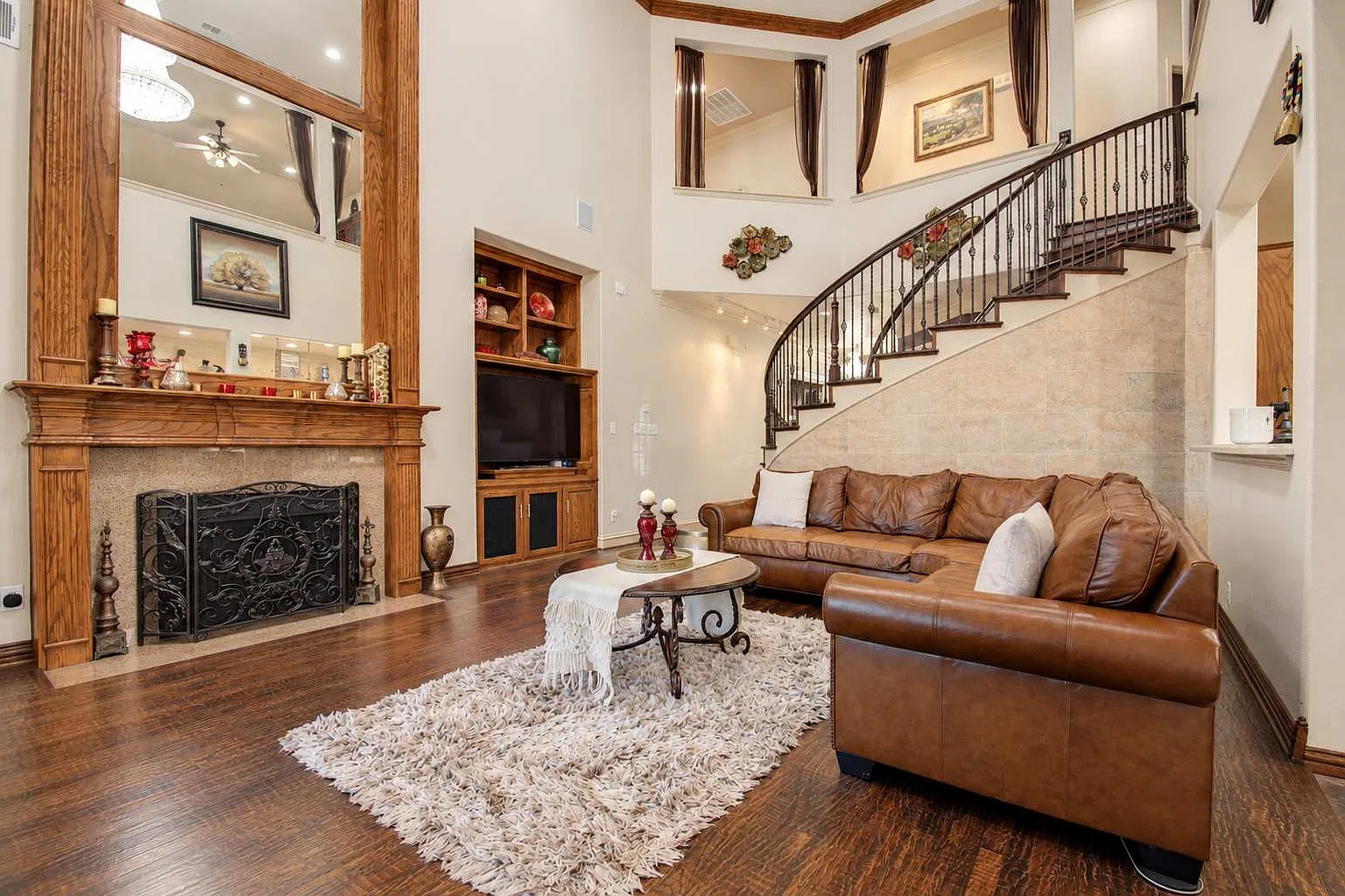 5 bed, 3.5 bath, 4386 sqft, $8,950 — Photo 1
