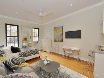 235 E 54th St APT 2A, New York, NY, 10022