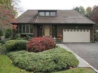 7 High Elms Rd, Locust Valley, NY 11560