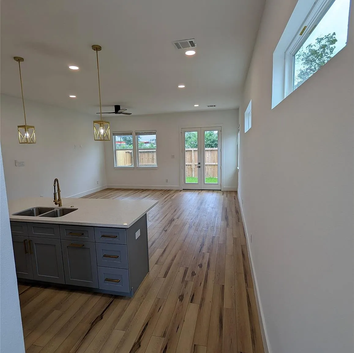 3 bed, 2.5 bath, 1836 sqft, $2,540 — Photo 4