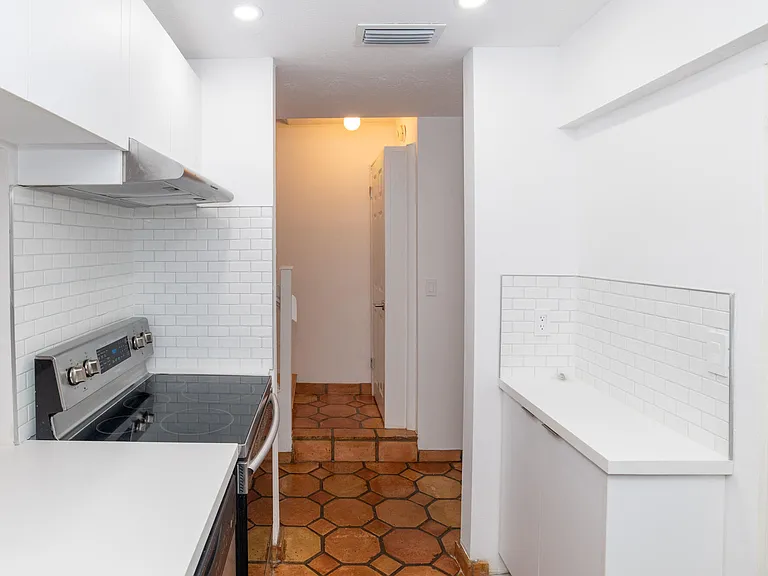 715 NE 1st St #C — Photo 7