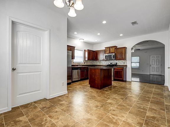 5th image of 418 Birdstone Dr