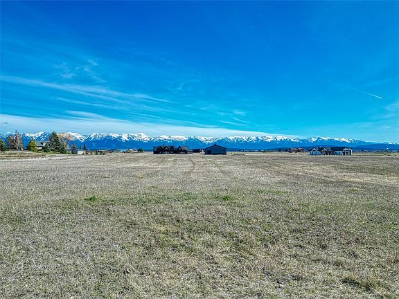 3rd image of 257 Sky Ranch Ln