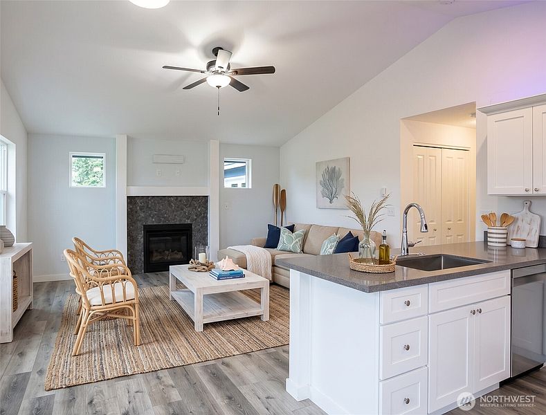 3rd image of 531 Point Brown Avenue SW