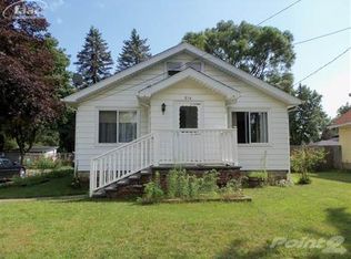834 E Maple St, Holly, MI 48442