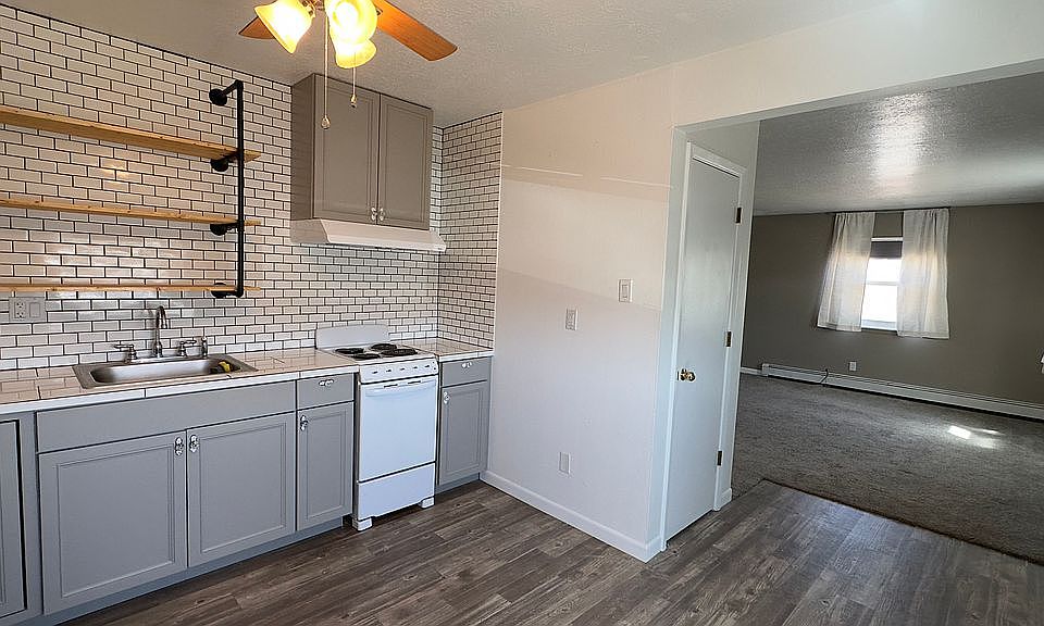 Kitchen & dining, pantry