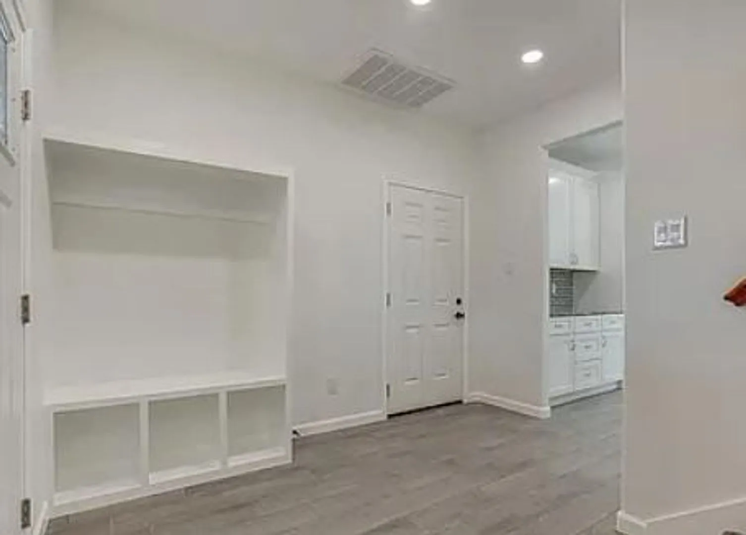 1583 Bonnyview Dr — Photo 2