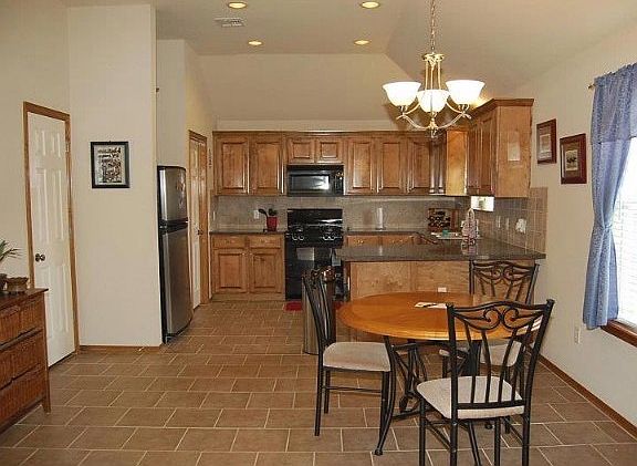 4th image of 512 SW 163rd St