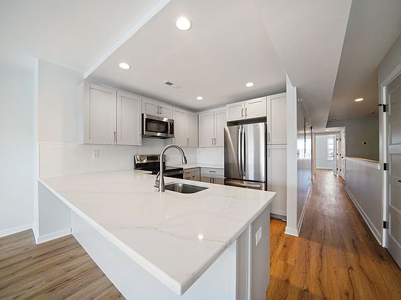 5th image of 5 N Walnut St #B