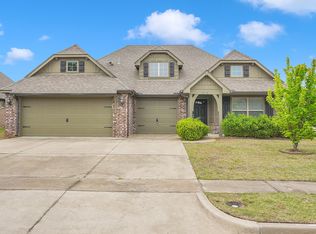 8718 E 136th St, Bixby, OK 74008