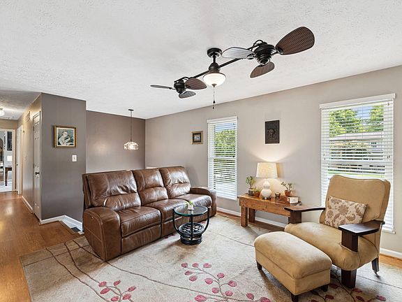 4th image of 2720 Surfside Dr