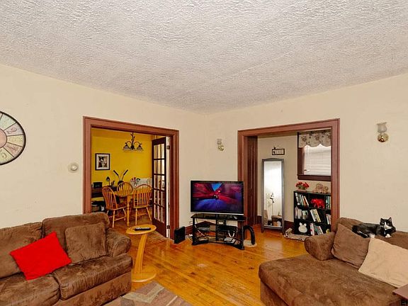 4th image of 410 Manning Blvd