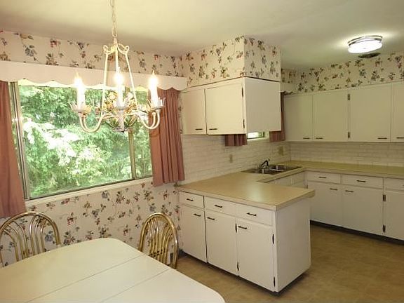 5th image of 717 Harpur Dr