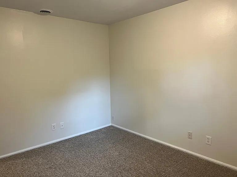 915 Shumway Ave — Photo 17