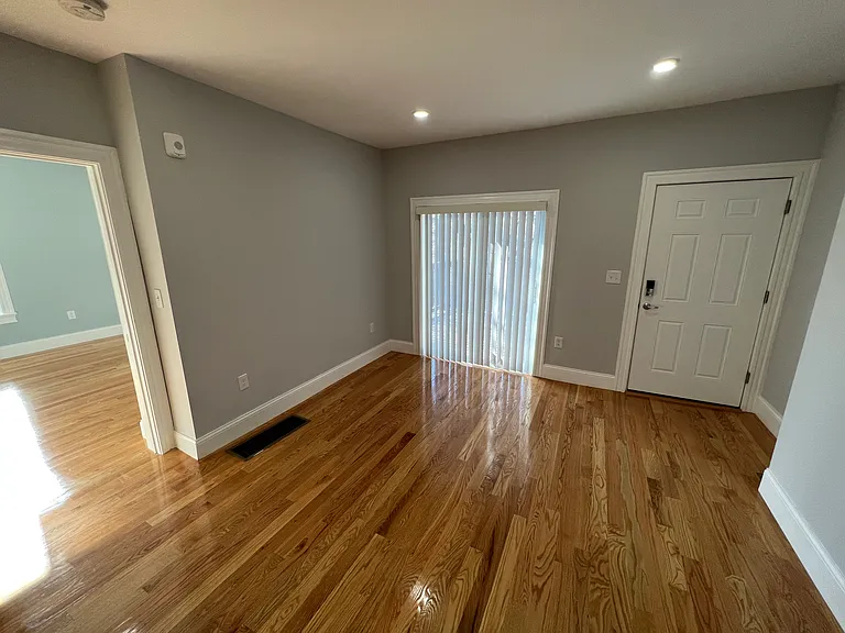 372 Oxford St #13 — Photo 4
