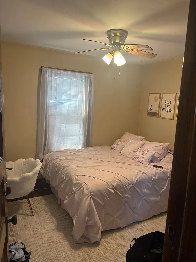 Now Leasing! 4 Bedroom House Close to Campus! — Photo 2
