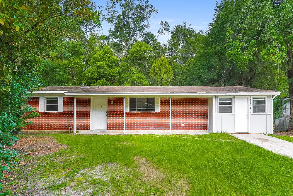 3 bed, 1.5 bath, 1388 sqft, $1,495 — Photo 1