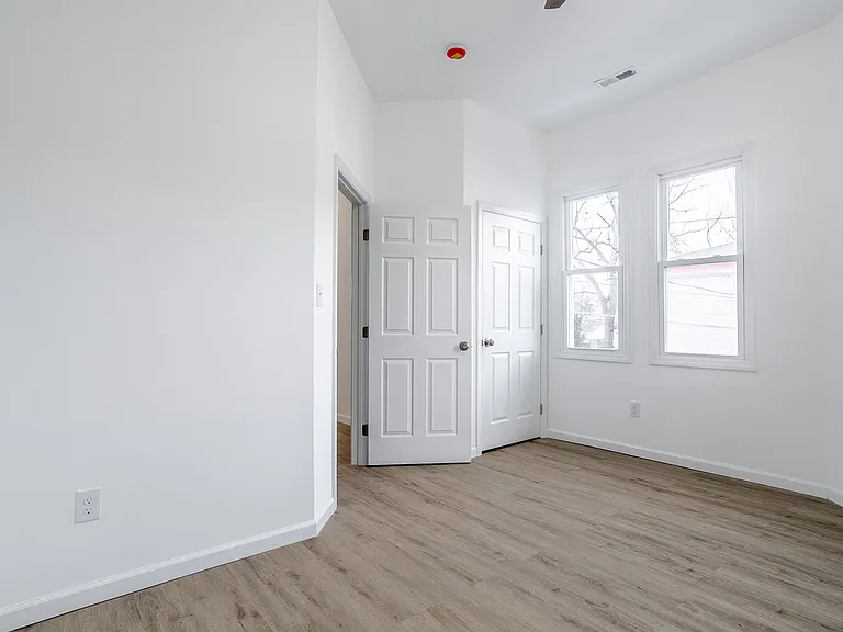 115 Hanover St #3 — Photo 9