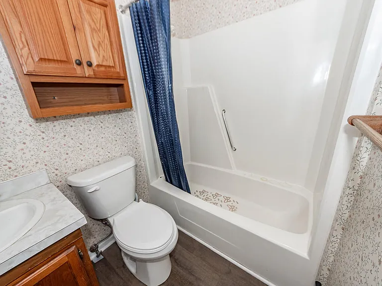 444 Academy Rd — Photo 11