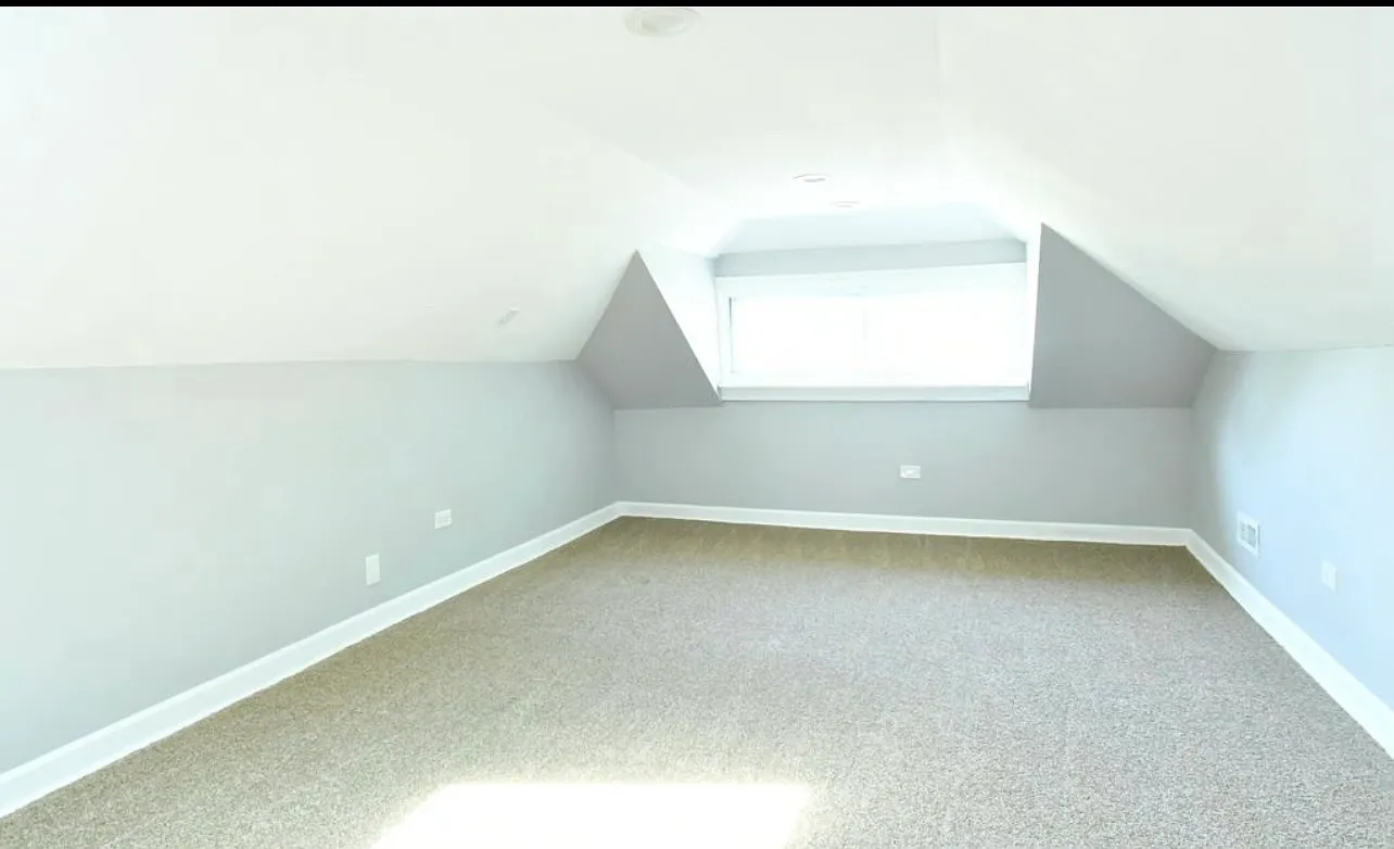 6 bed, 2800 sqft, $3,200 — Photo 2