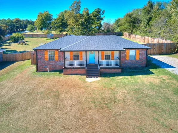 703 S Acres Dr, Midwest City, OK 73130