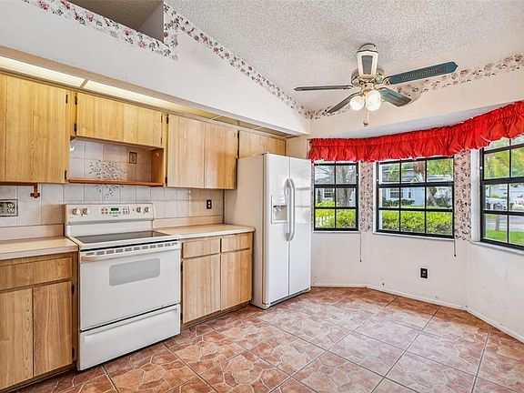3rd image of 2447 Balboa Ct