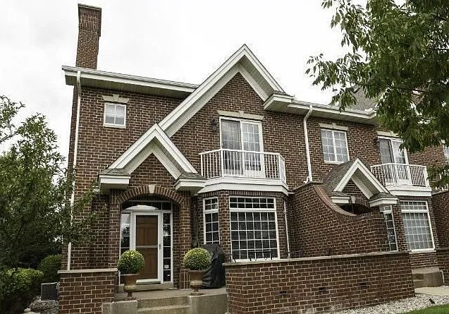 Fantastic, Newer 3bed/2.5bath Townhome*End Unit*Heated Garage*Dancing Waters* Available DEC 1st — Photo 1