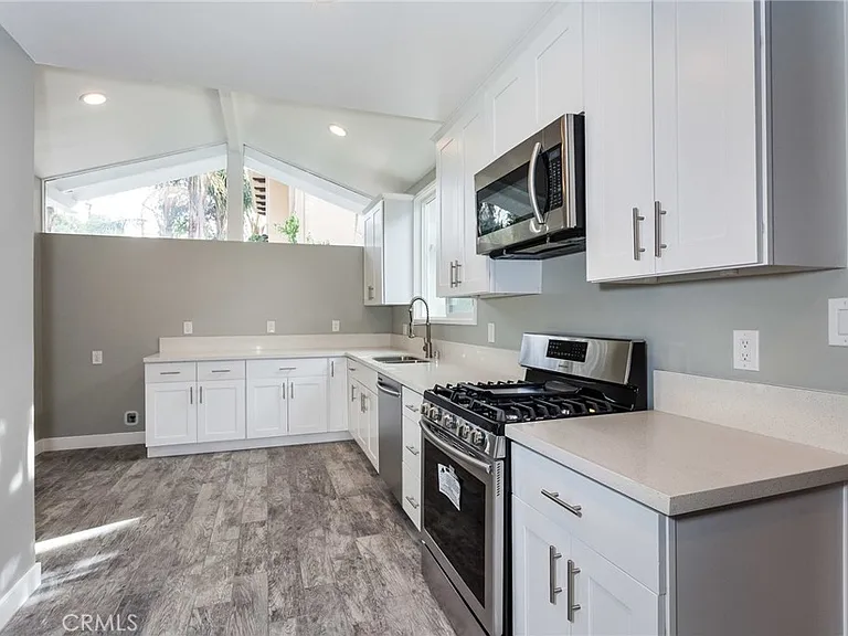 16231 Moorpark St — Photo 4