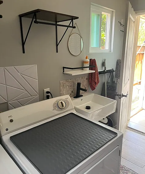 2nd bathroom and laundry