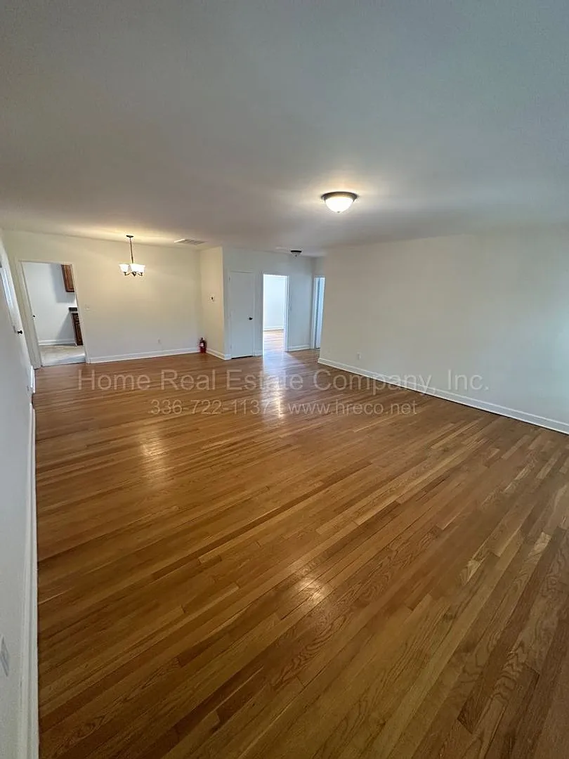 Colonial Arms Apartmenst | 807 West End Blvd Apt C-10 — Photo 2