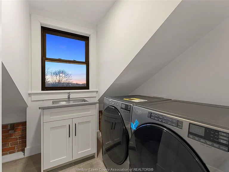 247 Brock St #401 — Photo 14