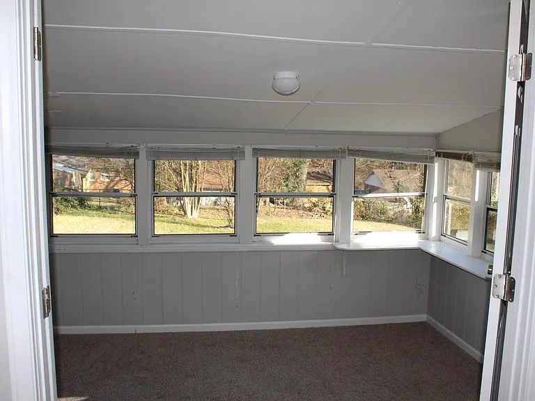 611 Mobile St — Photo 16