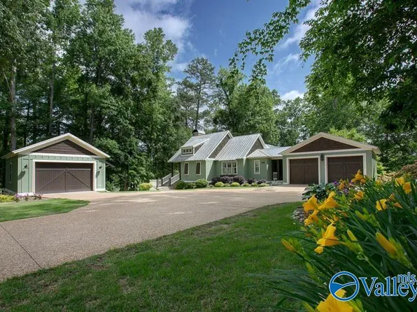 291 Clairvaux Dr, Scottsboro, AL 35769